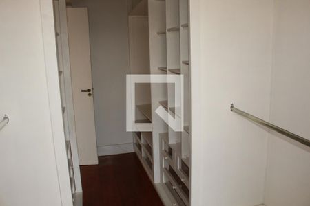 Casa de condomínio para alugar com 650m², 5 quartos e 4 vagasCloset da suíte 1