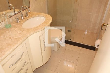 Casa de condomínio para alugar com 650m², 5 quartos e 4 vagasBanheiro Social