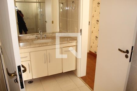 Casa de condomínio para alugar com 650m², 5 quartos e 4 vagasBanheiro da Suíte 5