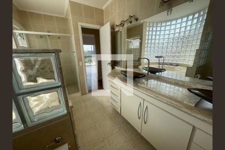 Casa de condomínio para alugar com 650m², 5 quartos e 4 vagasBanheiro da Suíte 1