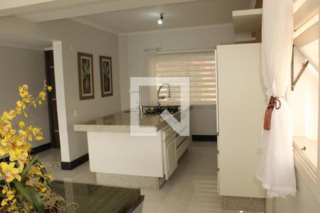 Casa de condomínio para alugar com 650m², 5 quartos e 4 vagasCozinha