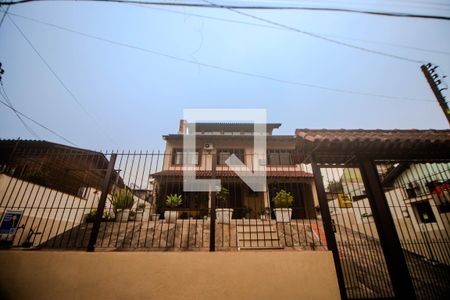 Casa à venda com 234m², 3 quartos e 2 vagas Casa à venda com 234m², 3 quartos e 2 vagasFachada