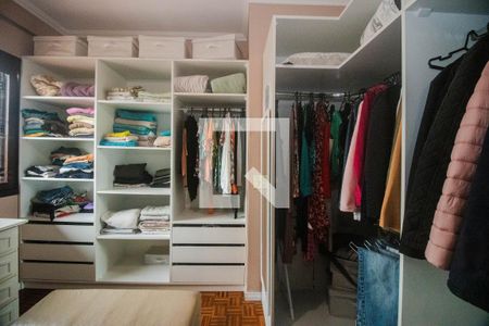 Casa à venda com 234m², 3 quartos e 2 vagas Casa à venda com 234m², 3 quartos e 2 vagasSuíte - Closet