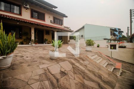 Casa à venda com 234m², 3 quartos e 2 vagas Casa à venda com 234m², 3 quartos e 2 vagasPátio