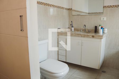 Casa à venda com 197m², 5 quartos e 4 vagasBanheiro da Suíte 1