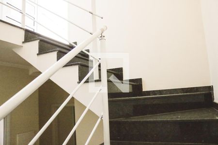 Casa à venda com 197m², 5 quartos e 4 vagasEscada