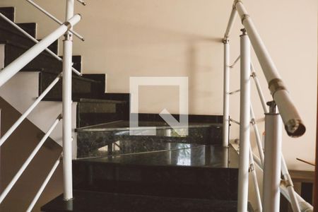 Escada de casa à venda com 5 quartos, 197m² em Jardim Paraíso, São Paulo