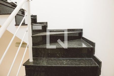 Casa à venda com 197m², 5 quartos e 4 vagasEscada