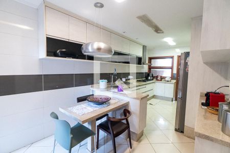 Casa à venda com 400m², 4 quartos e 4 vagasCozinha