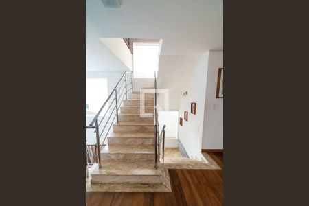 Casa à venda com 400m², 4 quartos e 4 vagasEscada