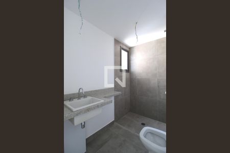 Apartamento à venda com 74m², 2 quartos e 2 vagasBanheiro da Suíte 2