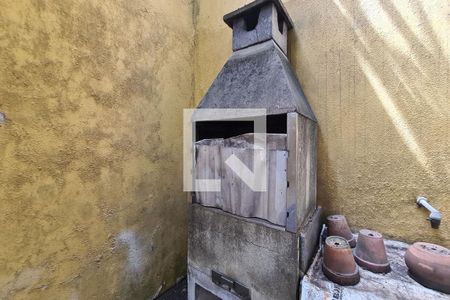 Casa à venda com 325m², 2 quartos e 6 vagasQuintal