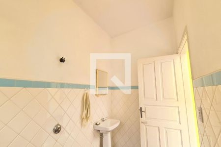 Casa à venda com 325m², 2 quartos e 6 vagasBanheiro 2