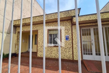 Casa à venda com 325m², 2 quartos e 6 vagasEntrada