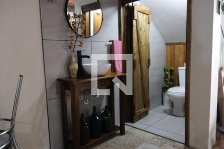 Casa à venda com 200m², 3 quartos e 3 vagasLavabo da garagem e área gourmet