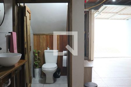 Casa à venda com 200m², 3 quartos e 3 vagasLavabo da garagem e área gourmet