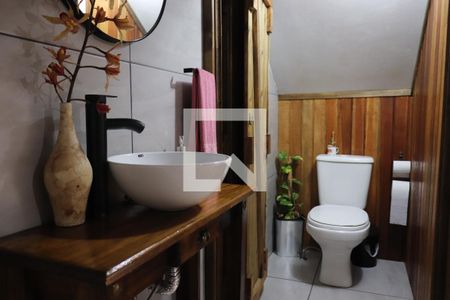 Casa à venda com 200m², 3 quartos e 3 vagasLavabo da garagem e área gourmet