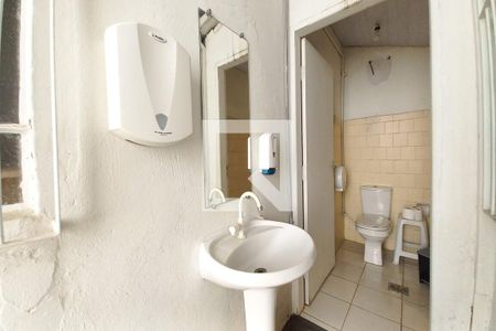 Casa à venda com 161m², 3 quartos e 3 vagas Casa à venda com 161m², 3 quartos e 3 vagasBanheiro Fundos