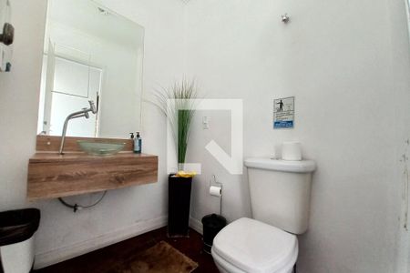 Casa à venda com 161m², 3 quartos e 3 vagas Casa à venda com 161m², 3 quartos e 3 vagasBanheiro