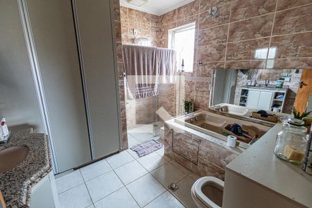 Casa à venda com 333m², 3 quartos e 2 vagasSuite e hidro