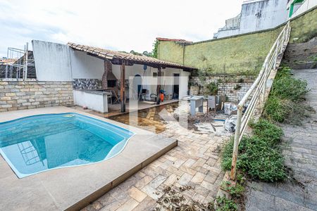 Casa à venda com 333m², 3 quartos e 2 vagasQuintal / piscina