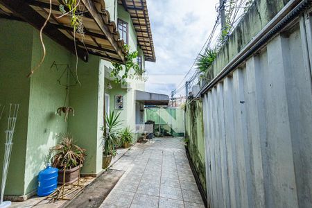 Casa à venda com 333m², 3 quartos e 2 vagasGaragem / area externa