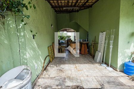 Casa à venda com 333m², 3 quartos e 2 vagasGaragem / area externa