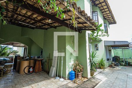Casa à venda com 333m², 3 quartos e 2 vagasGaragem / area externa