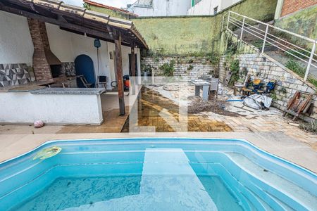 Casa à venda com 333m², 3 quartos e 2 vagasQuintal / piscina