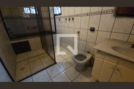 Casa para alugar com 300m², 4 quartos e 4 vagas Casa para alugar com 300m², 4 quartos e 4 vagasBanheiro do quarto 3