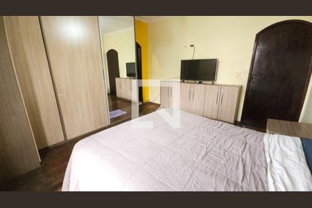 Casa para alugar com 300m², 4 quartos e 4 vagas Casa para alugar com 300m², 4 quartos e 4 vagasQuarto 3 - suíte com varanda