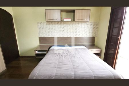 Casa para alugar com 300m², 4 quartos e 4 vagas Casa para alugar com 300m², 4 quartos e 4 vagasQuarto 3 - suíte com varanda