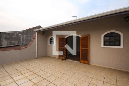Casa à venda com 170m², 3 quartos e 2 vagas Casa à venda com 170m², 3 quartos e 2 vagasVaranda