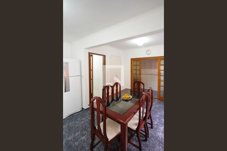 Casa à venda com 170m², 3 quartos e 2 vagas Casa à venda com 170m², 3 quartos e 2 vagasCozinha