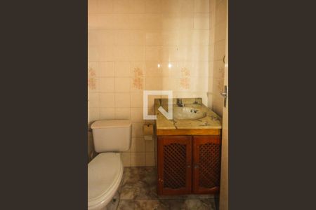 Casa à venda com 170m², 3 quartos e 2 vagas Casa à venda com 170m², 3 quartos e 2 vagasBanheiro do Serviço