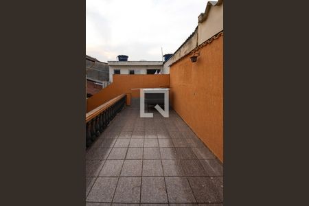 Casa à venda com 170m², 3 quartos e 2 vagas Casa à venda com 170m², 3 quartos e 2 vagasTerraço