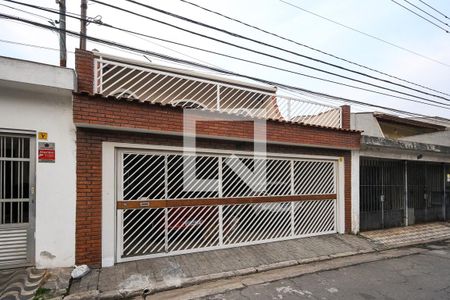 Casa à venda com 170m², 3 quartos e 2 vagas Casa à venda com 170m², 3 quartos e 2 vagasFachada