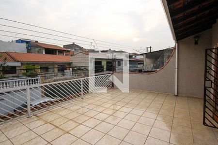 Casa à venda com 170m², 3 quartos e 2 vagas Casa à venda com 170m², 3 quartos e 2 vagasVaranda
