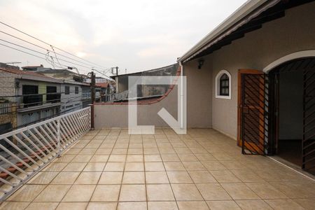 Casa à venda com 170m², 3 quartos e 2 vagas Casa à venda com 170m², 3 quartos e 2 vagasVaranda