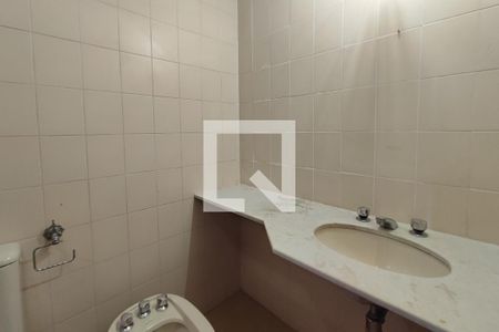 Apartamento à venda com 320m², 4 quartos e 2 vagas Apartamento à venda com 320m², 4 quartos e 2 vagasBanheiro Suíte 2