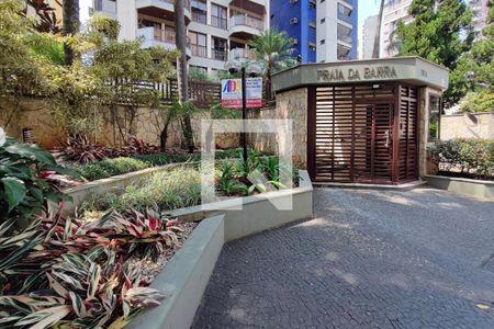 Apartamento à venda com 320m², 4 quartos e 2 vagas Apartamento à venda com 320m², 4 quartos e 2 vagasFachada do Condomínio