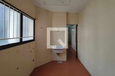 Apartamento à venda com 320m², 4 quartos e 2 vagas Apartamento à venda com 320m², 4 quartos e 2 vagasÁrea de Serviço