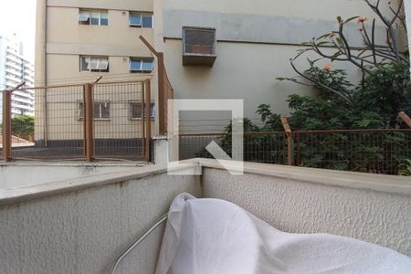 Casa à venda com 100m², 2 quartos e 3 vagas Casa à venda com 100m², 2 quartos e 3 vagasVaranda da Área de Serviço