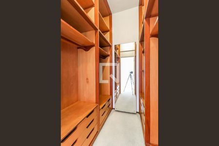 Apartamento à venda com 325m², 3 quartos e 3 vagasCloset da Suíte 