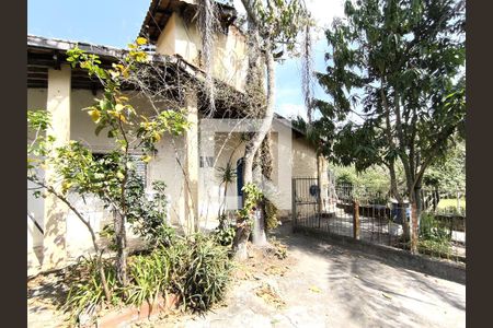 Casa à venda com 1661m², 3 quartos e 6 vagas Casa à venda com 1661m², 3 quartos e 6 vagasÁrea Externa