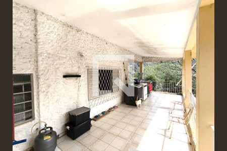 Casa à venda com 1661m², 3 quartos e 6 vagas Casa à venda com 1661m², 3 quartos e 6 vagasÁrea de Serviço