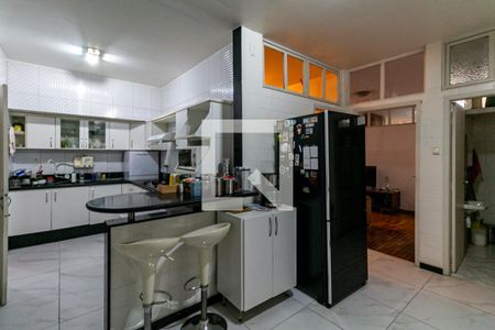 Apartamento à venda com 210m², 4 quartos e 1 vaga Apartamento à venda com 210m², 4 quartos e 1 vagaCozinha e Área de Serviço