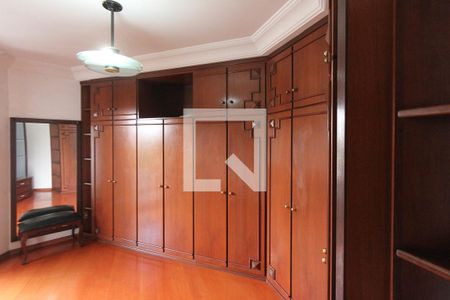 Casa à venda com 214m², 3 quartos e 5 vagas Casa à venda com 214m², 3 quartos e 5 vagasSuite