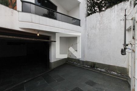 Casa à venda com 214m², 3 quartos e 5 vagas Casa à venda com 214m², 3 quartos e 5 vagasFrente da casa