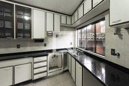 Casa à venda com 214m², 3 quartos e 5 vagas Casa à venda com 214m², 3 quartos e 5 vagasCozinha